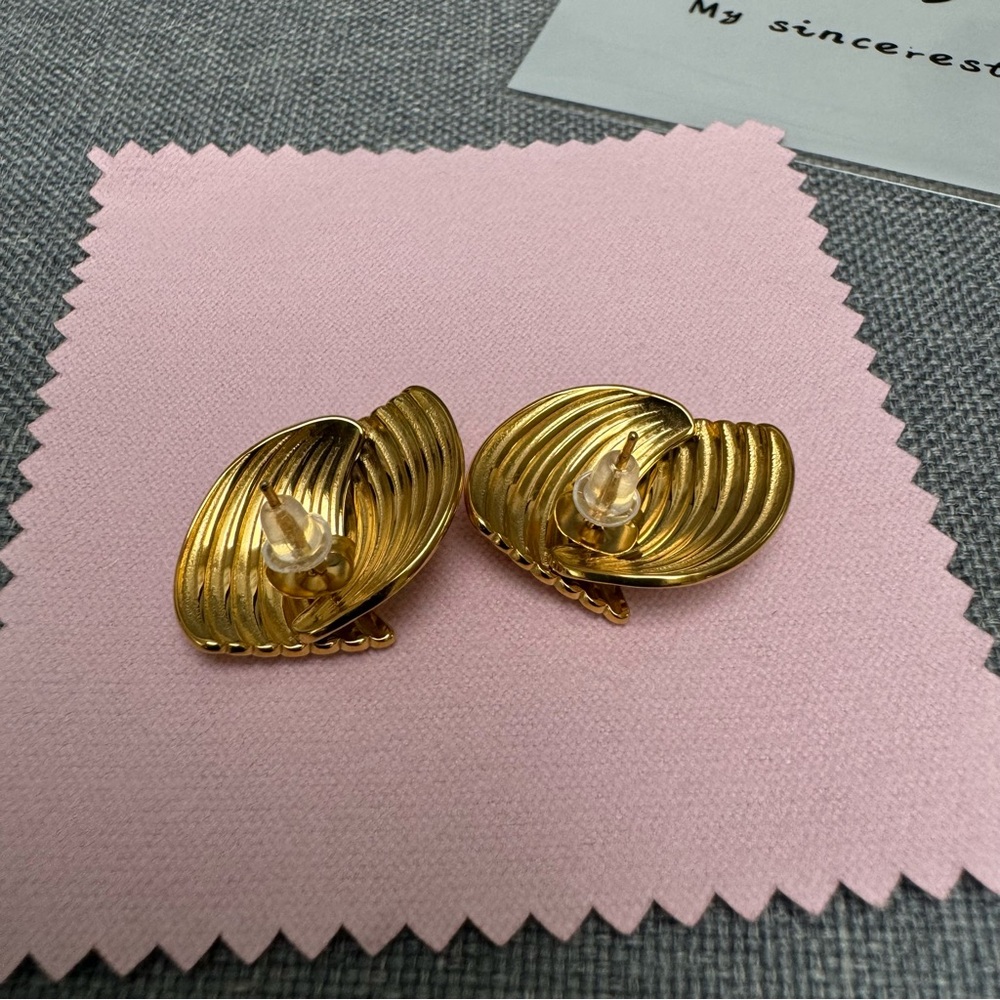 ✨Vintage Amelia Gold Earrings |StainlessSteel 18K PVD Gold tone GOODREVIEW - Picture 8 of 15